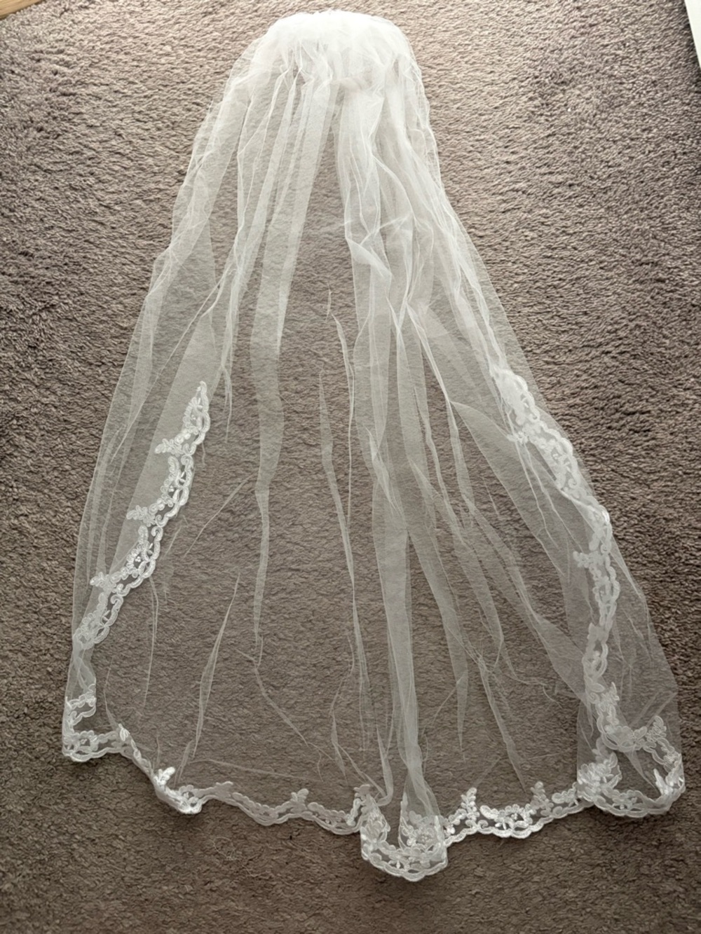 White Lace-Trim Bridal Veil - Elegant Single-Tier Wedding Veil